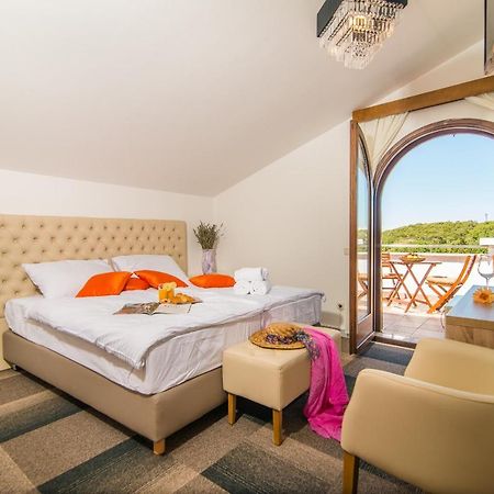 Hotel Villa Врсар Экстерьер фото