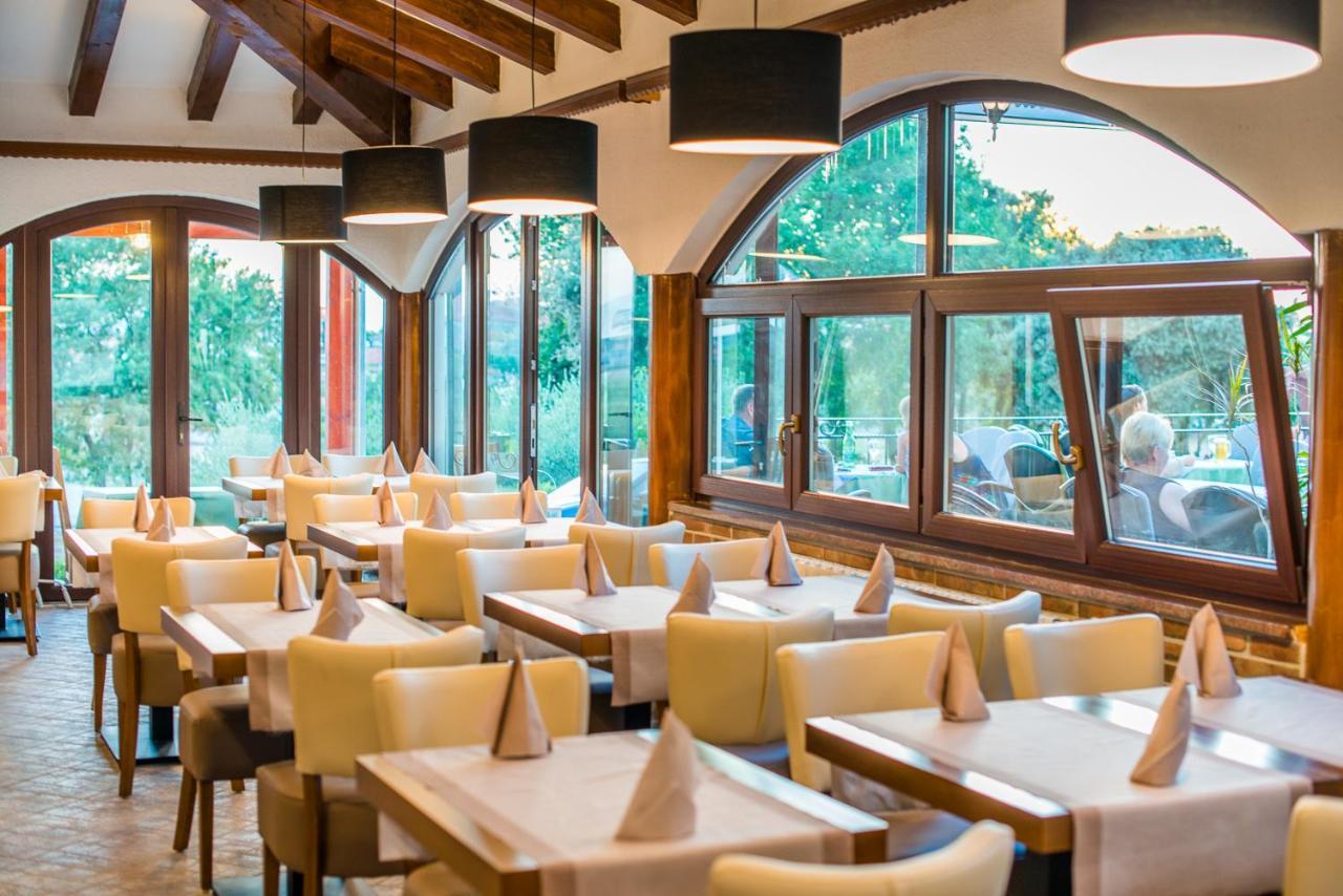 Hotel Villa Врсар Экстерьер фото