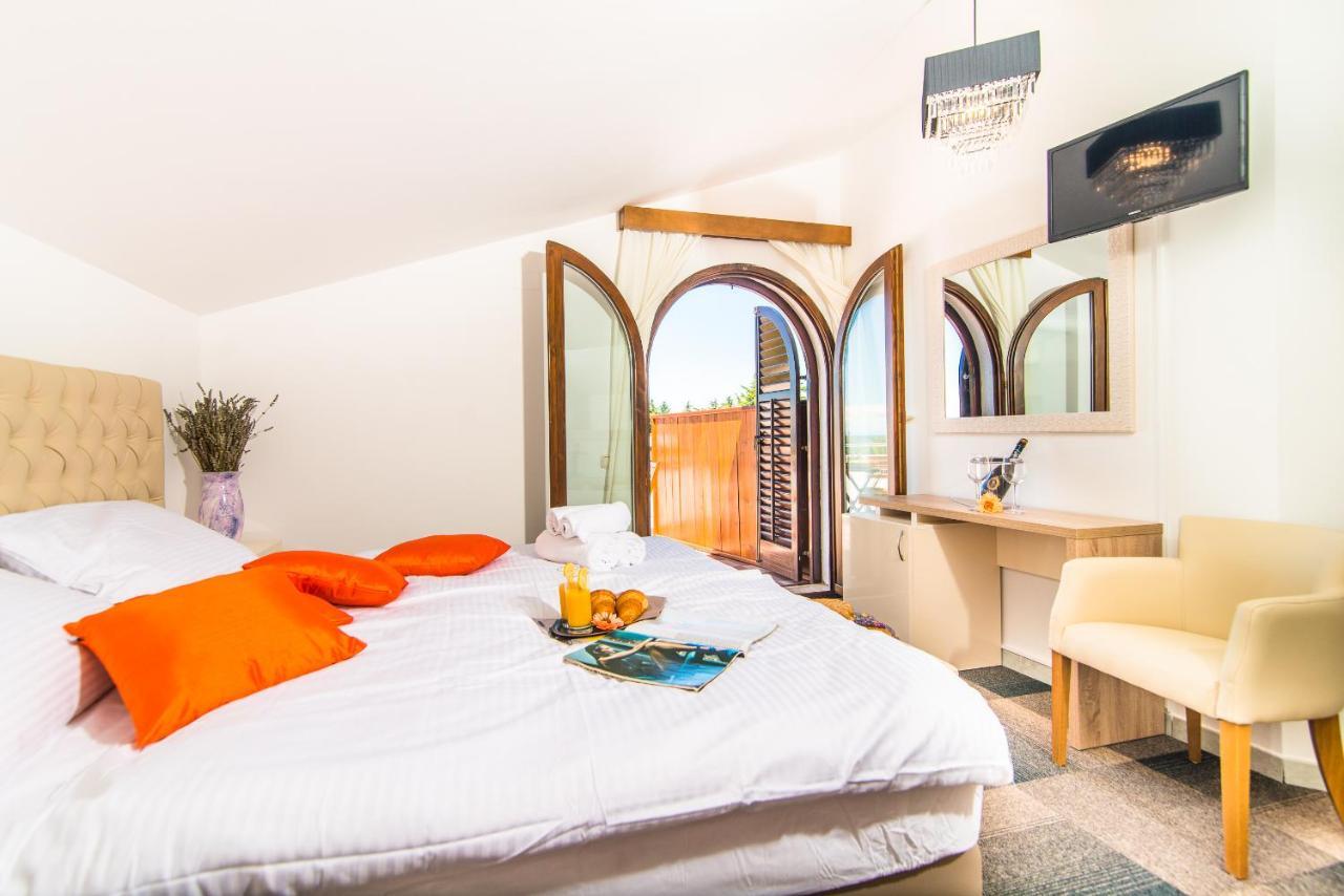 Hotel Villa Врсар Экстерьер фото