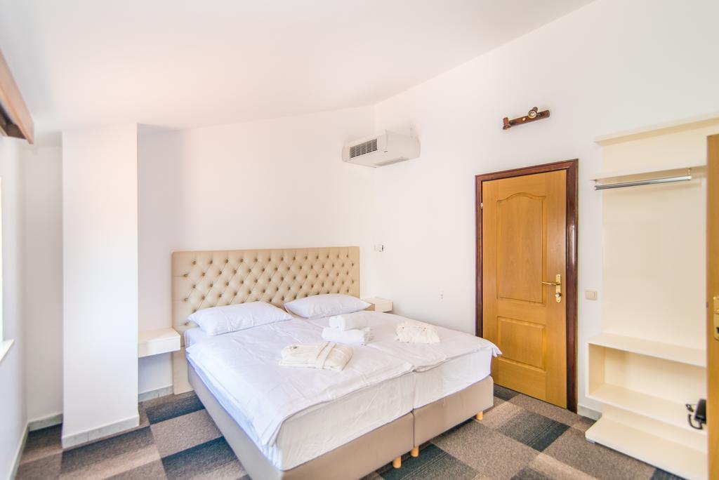 Hotel Villa Врсар Экстерьер фото