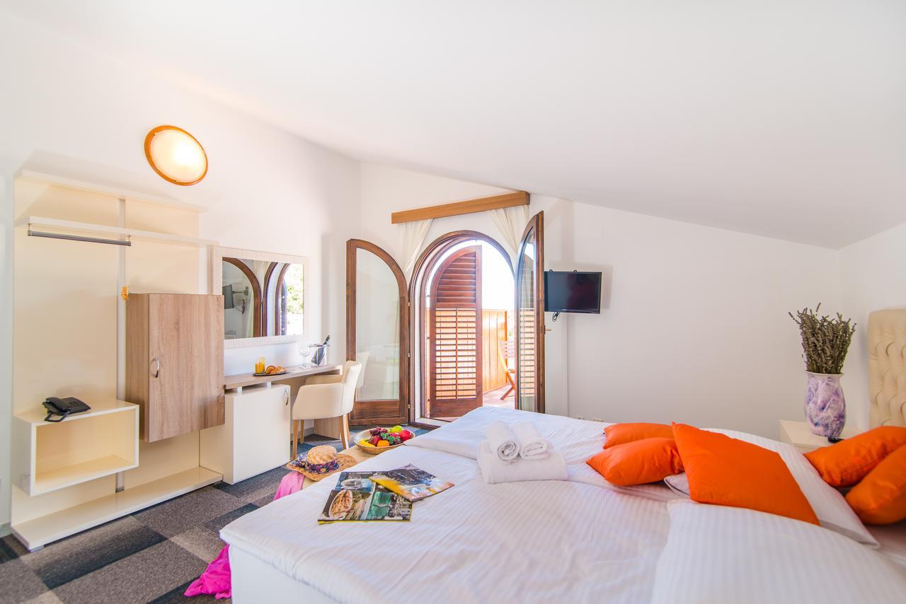 Hotel Villa Врсар Экстерьер фото
