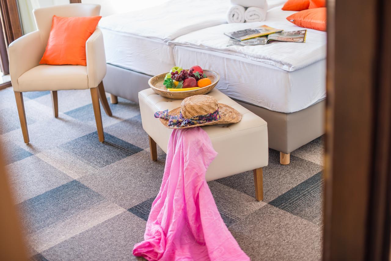 Hotel Villa Врсар Экстерьер фото