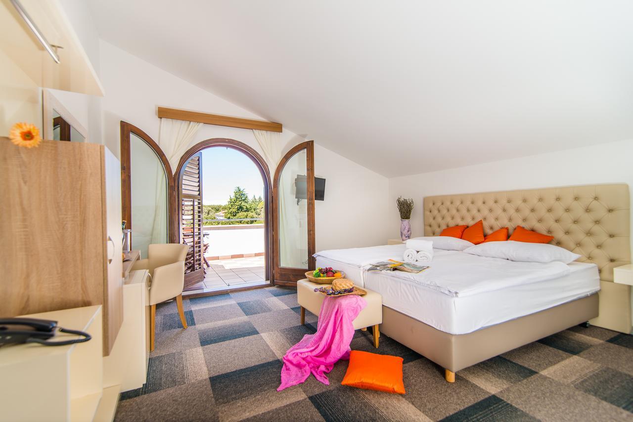 Hotel Villa Врсар Экстерьер фото