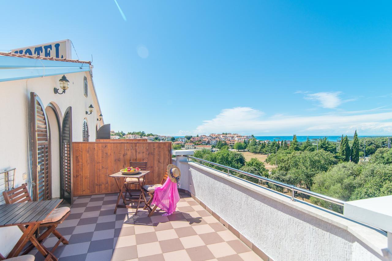 Hotel Villa Врсар Экстерьер фото