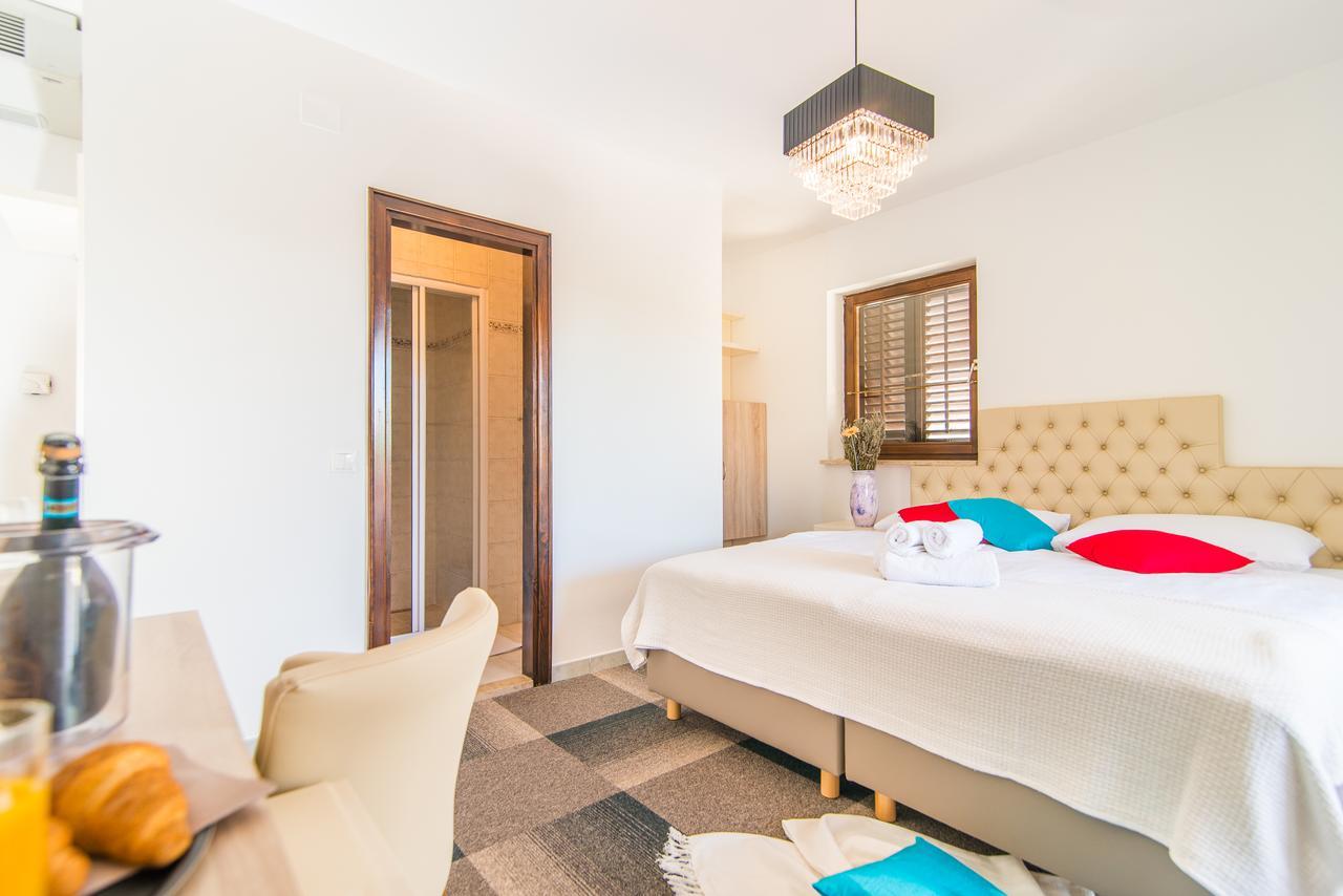 Hotel Villa Врсар Экстерьер фото
