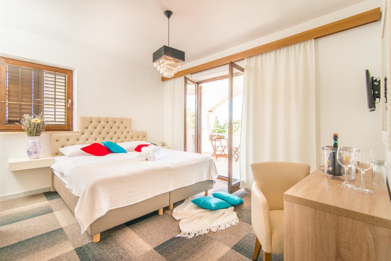 Hotel Villa Врсар Экстерьер фото